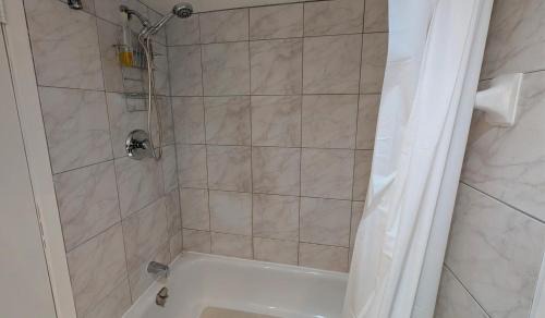 Pinehouse Ski Chalet | Unit 33 - 4 bedrooms - Sleeps 10