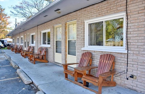 Wasaga Beach Cabin | Unit 4 2BR Beach Getaway 5-Min Walk to Wasaga Beach