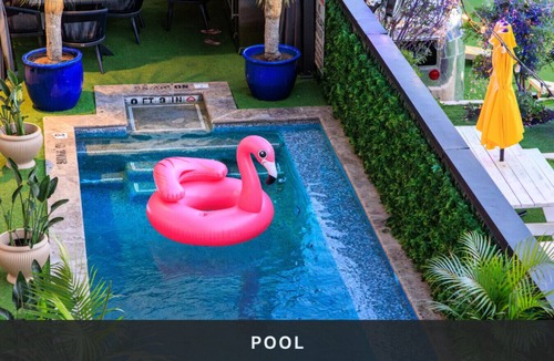 East Cesar Chavez Condo | (Unit 4) 6th Street Suite: 4BR/11Beds - Pool, Rooftop, Garden Bars, Walk to Everything!