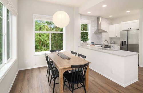 Bellevue House | Unit 4 One Central · Newly Remodeled Executive Home - Unit 4