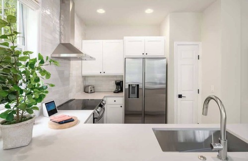 Bellevue House | Unit 4 One Central · Newly Remodeled Executive Home - Unit 4