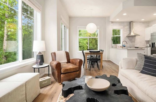 Bellevue House | Unit 4 One Central · Newly Remodeled Executive Home - Unit 4