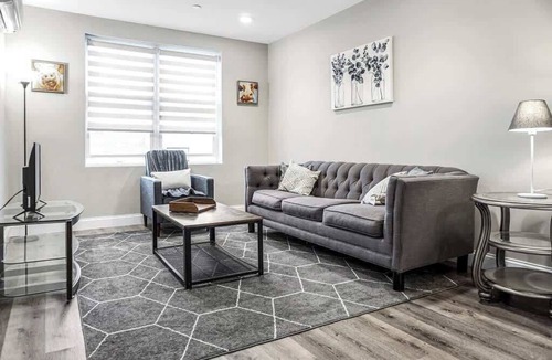 Chelsea Apartment | Unit 43 Homey 1BR Garage Parking