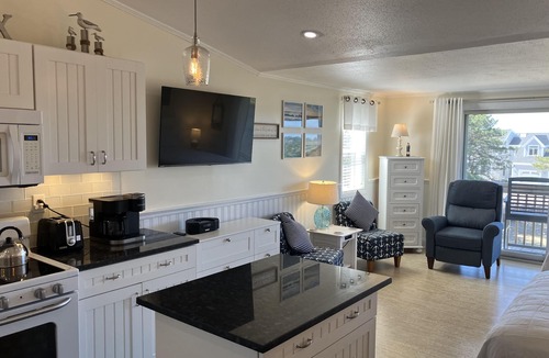 Truro Condo | Unit #48 - 2nd Floor Deluxe Studio with A/C