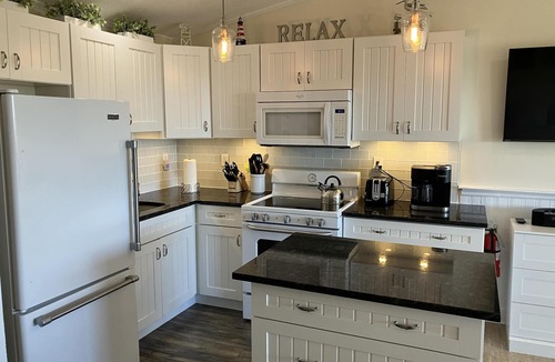 Truro Condo | Unit #48 - 2nd Floor Deluxe Studio with A/C