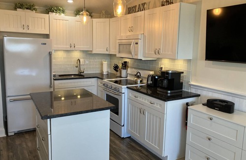 Truro Condo | Unit #48 - 2nd Floor Deluxe Studio with A/C