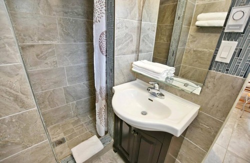 Wasaga Beach Cabin | Unit 6 2BR Suite Sun, Sand & Stay BBQ Free Parking