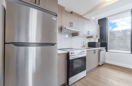 Dean Park Apartment | Unit 6 - Modern Fully Furnished 3 Bedroom Apartment