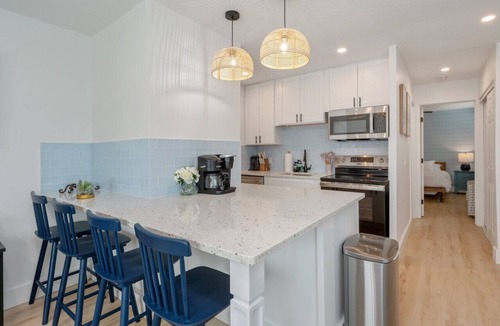 Fort Walton Beach Apartment | Unit #7 Waterfront + Heated Pool and Spa Access