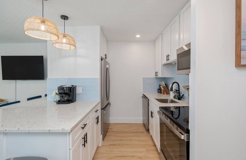 Fort Walton Beach Apartment | Unit #7 Waterfront + Heated Pool and Spa Access