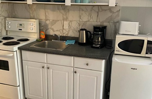 Wasaga Beach Cabin | Unit 8 1BR Beach Suite 5-Min Walk to Beach BBQ Parking