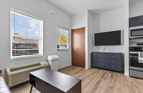 Neenah Apartment | Unit 8 Fox Flats Studios @ Neenah, WI