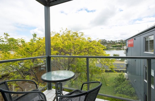 Lakes Entrance Apartment | Unit 9, Bellevue n'te Arm Apt