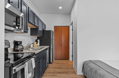 Neenah Apartment | Unit 9 Fox Flats Studios @ Neenah, WI