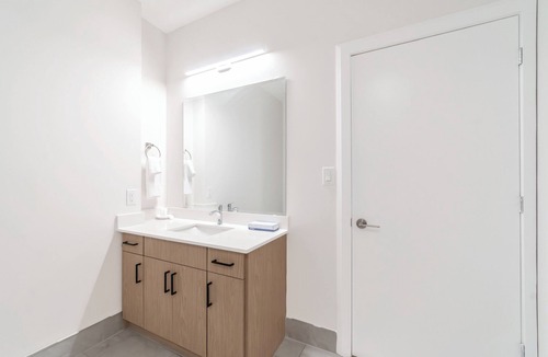Dean Park Apartment | Unit 9 - Modern Fully Furnished 2 Bedroom Apartment
