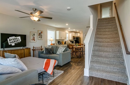 Clarksville Cottage | Unit #A 1010 Franklin St