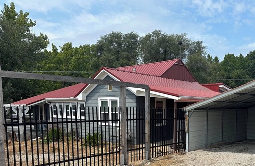 Warrensburg Apartment | Unit B Country home apartment near Warrensburg