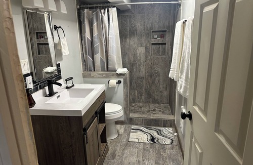 Warrensburg Apartment | Unit B Country home apartment near Warrensburg