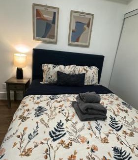 Port Hope House | Unit for 4 by the Core with 3 Beds