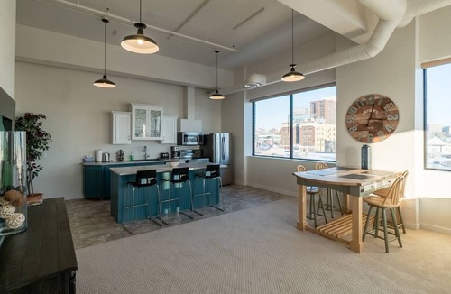 Winnipeg Apartment | UNIT SEVEN Executive Stay Fully Furnished Two Bedroom Two Bathroom Condo
