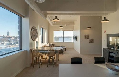 Winnipeg Apartment | UNIT SEVEN Executive Stay Fully Furnished Two Bedroom Two Bathroom Condo