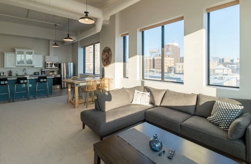 Winnipeg Apartment | UNIT SEVEN Executive Stay Fully Furnished Two Bedroom Two Bathroom Condo