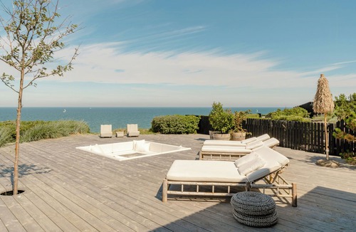 Holloselund House | Unite with the horizon in architectural wonder