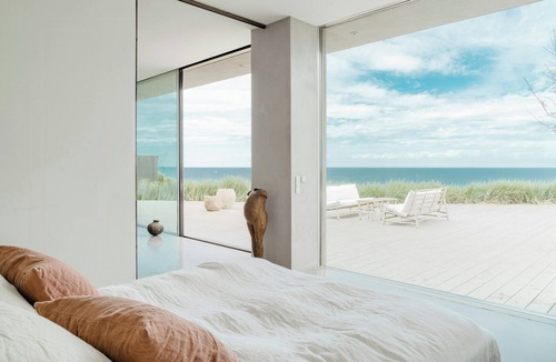 Holloselund House | Unite with the horizon in architectural wonder