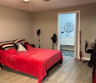 University House | Units near USF - RubyRoom, RedRoom, Emerald Place