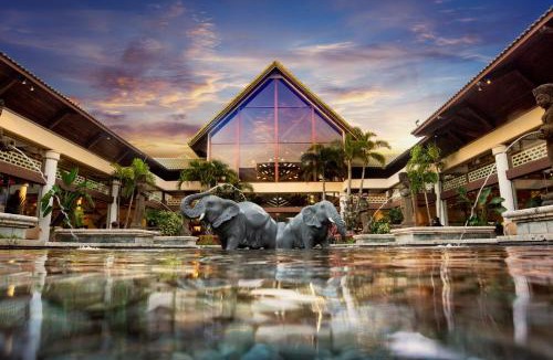 Florida Center Resort | Universal's Loews Royal Pacific Resort