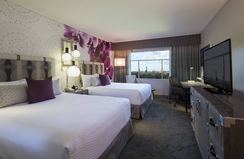 Florida Center Hotel | Universal’s Loews Royal Pacific Resort