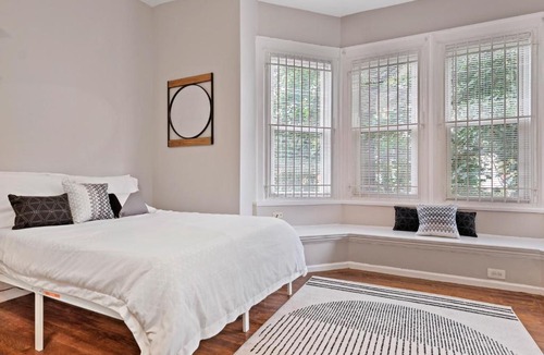 Spruce Hill Apartment | University City, Chic Studio Apartment by A.C.T.