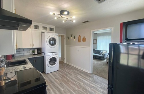 Lubbock House | University Cottage Ŧnn