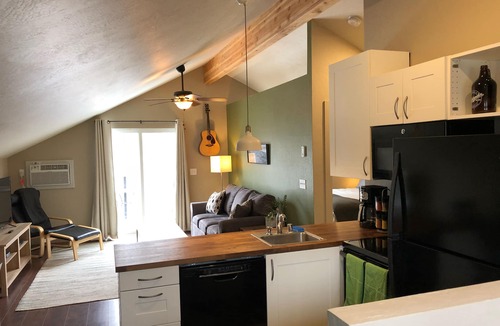 University District House | University Guesthouse