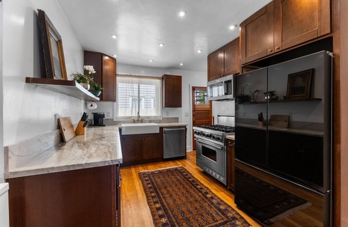 University Heights Apartment | University Heights - 1 Block From Hip Restaurants, Coffee Shops, and Park