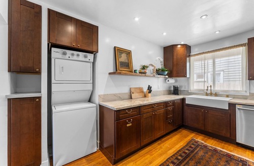 University Heights Apartment | University Heights - 1 Block From Hip Restaurants, Coffee Shops, and Park