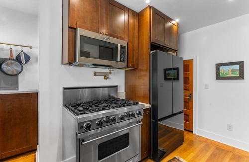 University Heights Apartment | University Heights - 1 Block From Hip Restaurants, Coffee Shops, and Park