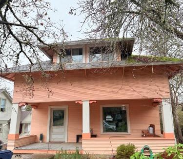 Eugene Villa | University House