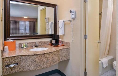 Eugene Hotel | University Inn and Suites Eugene