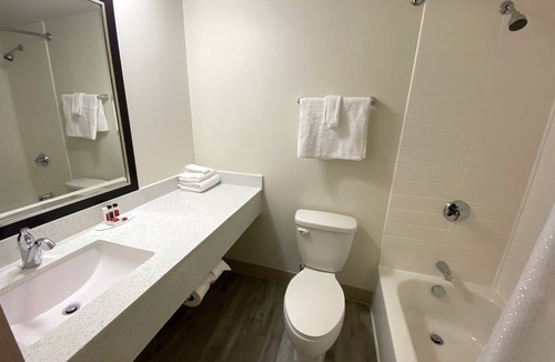 Carbondale Hotel | University Inn of Carbondale by Hotel O