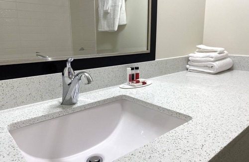 Carbondale Hotel | University Inn of Carbondale by Hotel O
