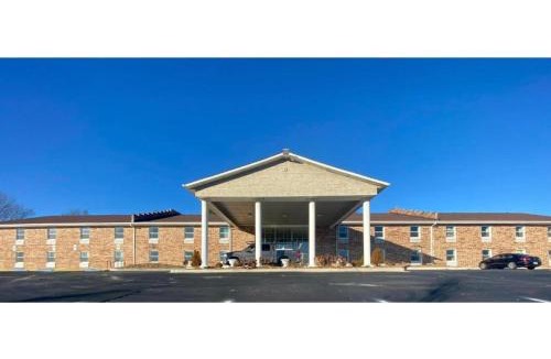 Carbondale Hotel | University Inn of Carbondale by Hotel O