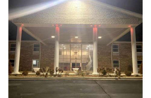 Carbondale Hotel | University Inn of Carbondale by Hotel O