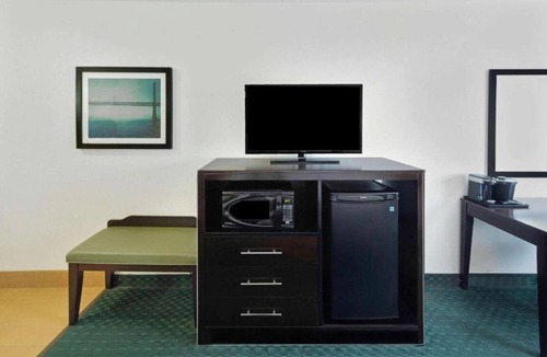 Southwest Berkeley Hotel | University Inn & Suites Berkeley