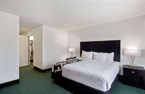 Southwest Berkeley Hotel | University Inn & Suites Berkeley