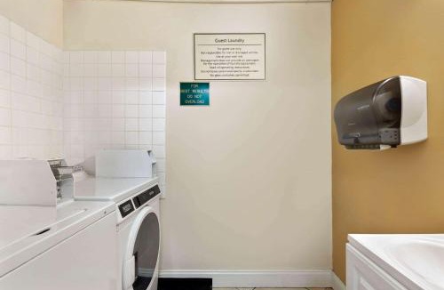Southwest Berkeley Hotel | University Inn & Suites Berkeley