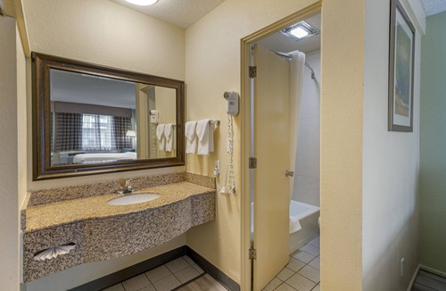 Eugene Hotel | University Inn & Suites