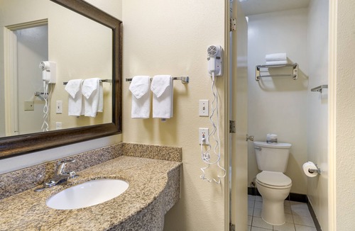 Eugene Hotel | University Inn & Suites