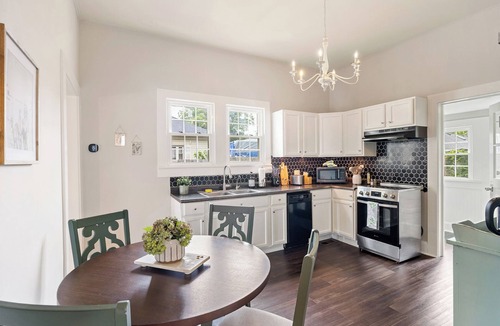Kannapolis House | University Mill House, Walkable Downtown Home, King Bed, Fire Pit & Hammock