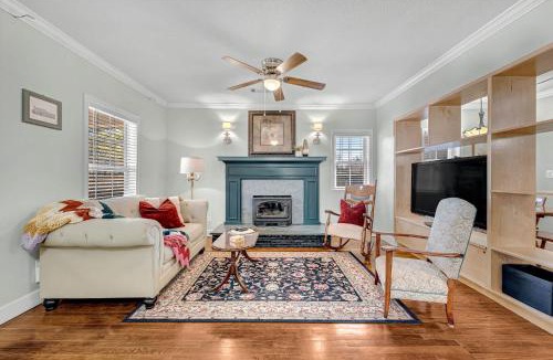 Siloam Springs House | University Place, family stay, practically on JBU campus